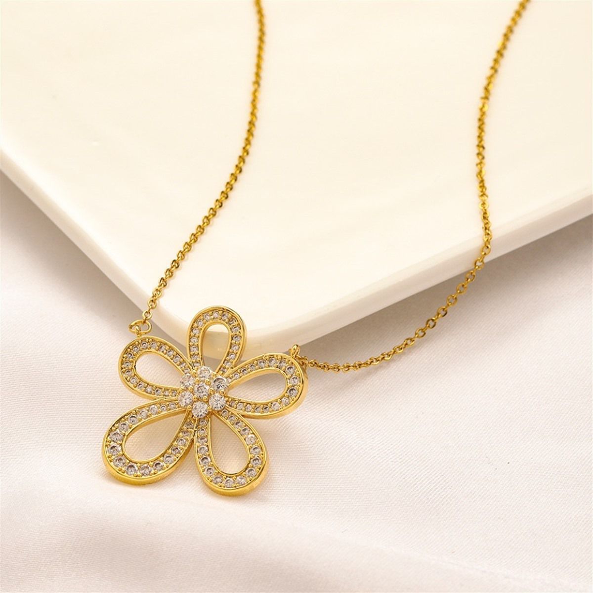 VC Flower necklace