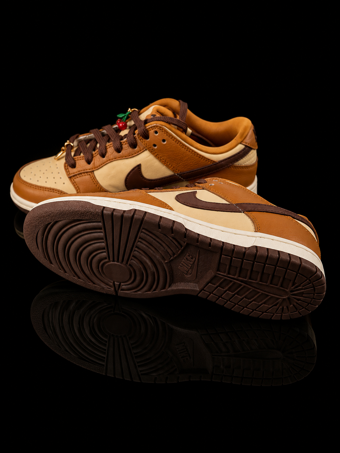 Nike Dunk Low Women's Sneakers — Size 6.5W