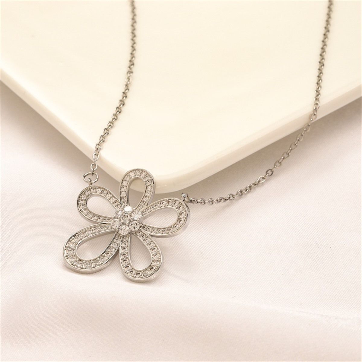 VC Flower necklace