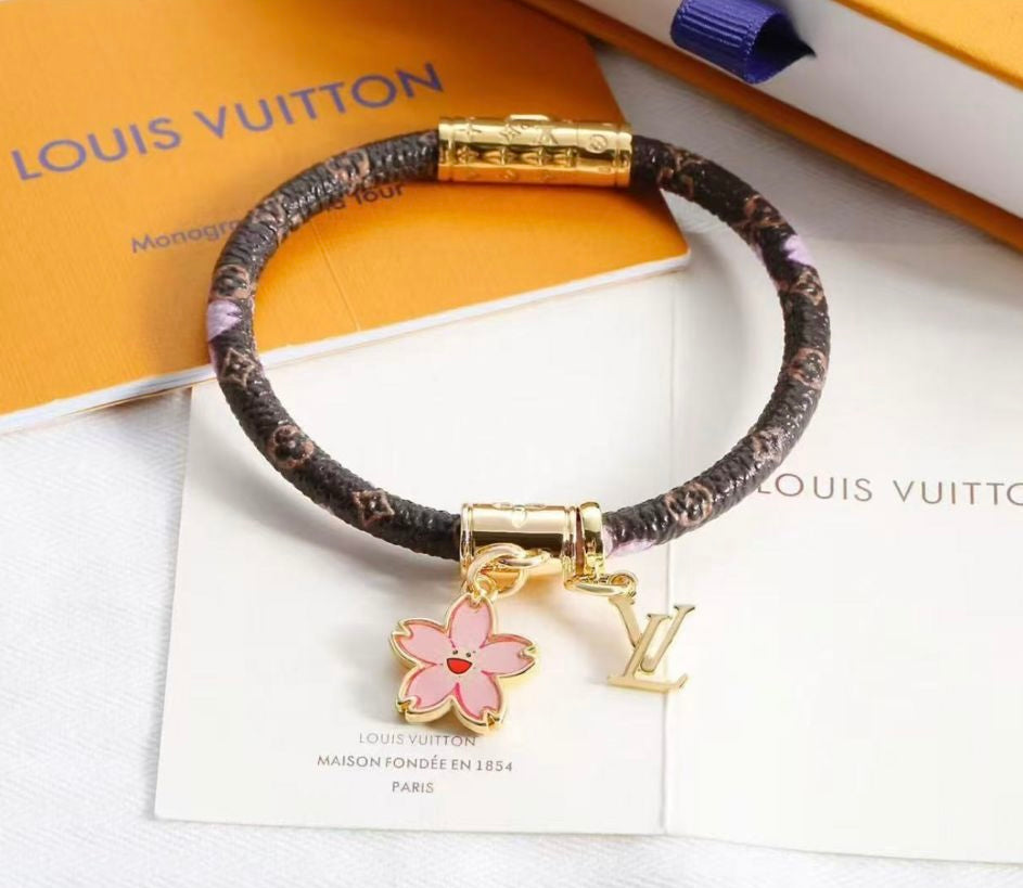 Mono leather bracelet