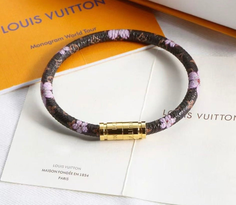 Mono leather bracelet
